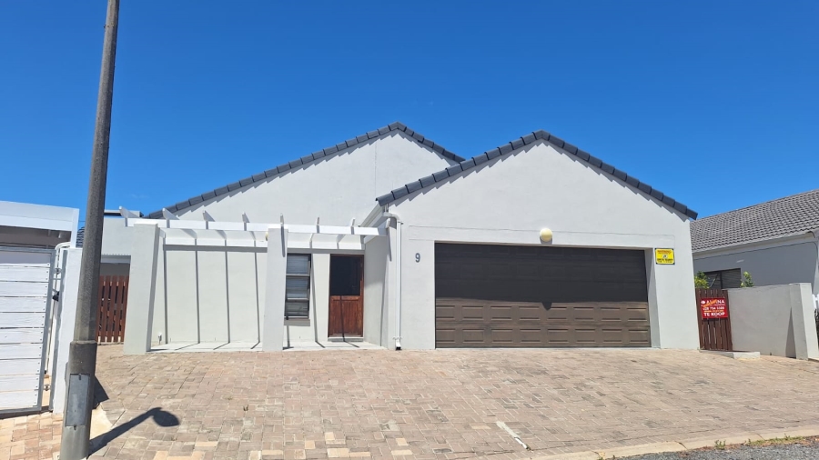 3 Bedroom Property for Sale in Stilbaai Wes Western Cape